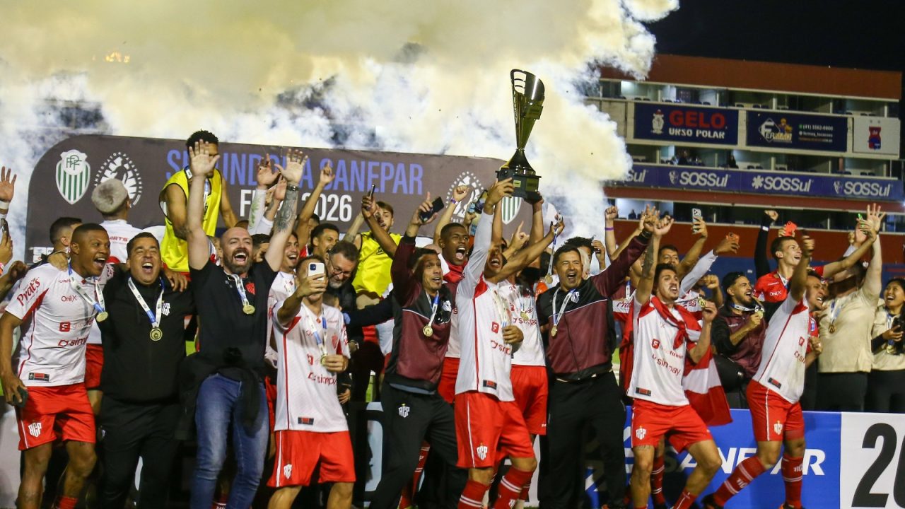Paranavaí levanta a taça de campeão da Segundona após derrotar o Paraná Clube