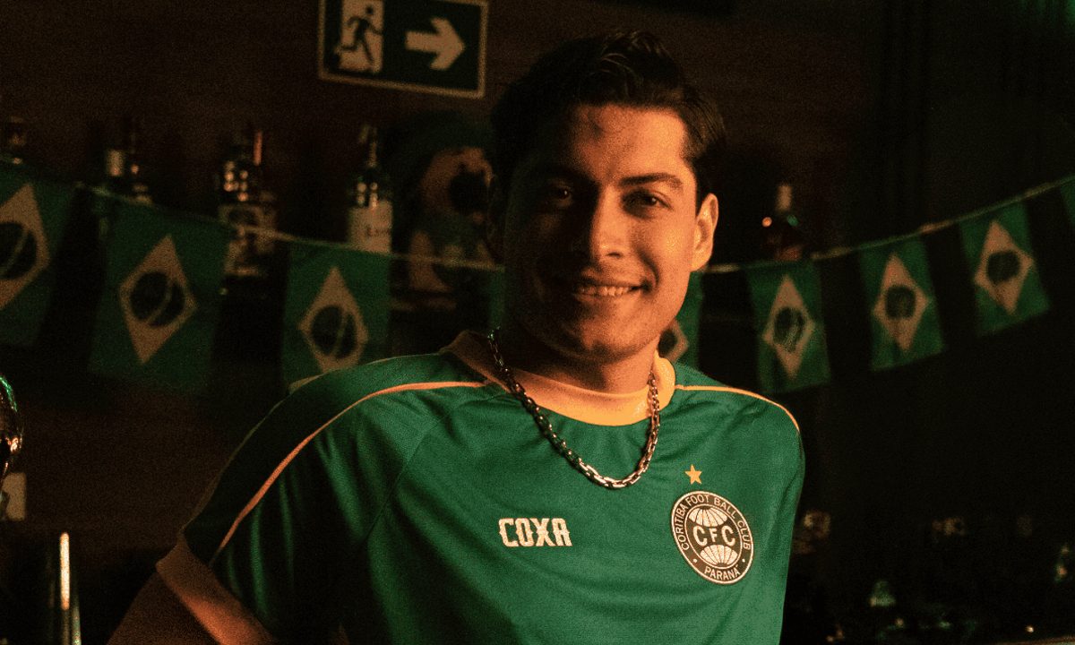 Foto da camisa do Coritiba inspirada na seleção brasileira