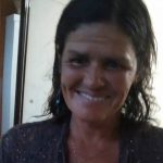 Foto mostra catadora de recicláveis desaparecida