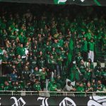 Torcedores do Coritiba ocupam arquibancada do Couto Pereira durante partida do Campeonato Brasileiro.