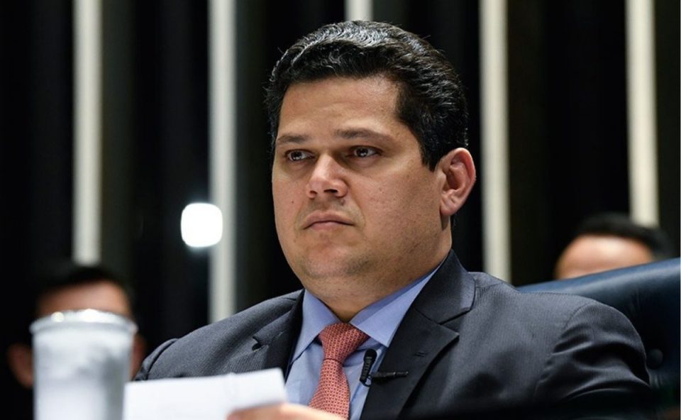 PEC que acaba com escala 6x1 segue parada no Senado após decisão de Alcolumbre
