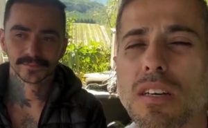 Delegado responsável pela investigação aparece ao lado do influenciador Mayk Leão em frame de vídeo divulgado nas redes sociais sobre o caso da cabra Margarida.