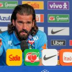 Foto de Alisson em entrevista coletiva