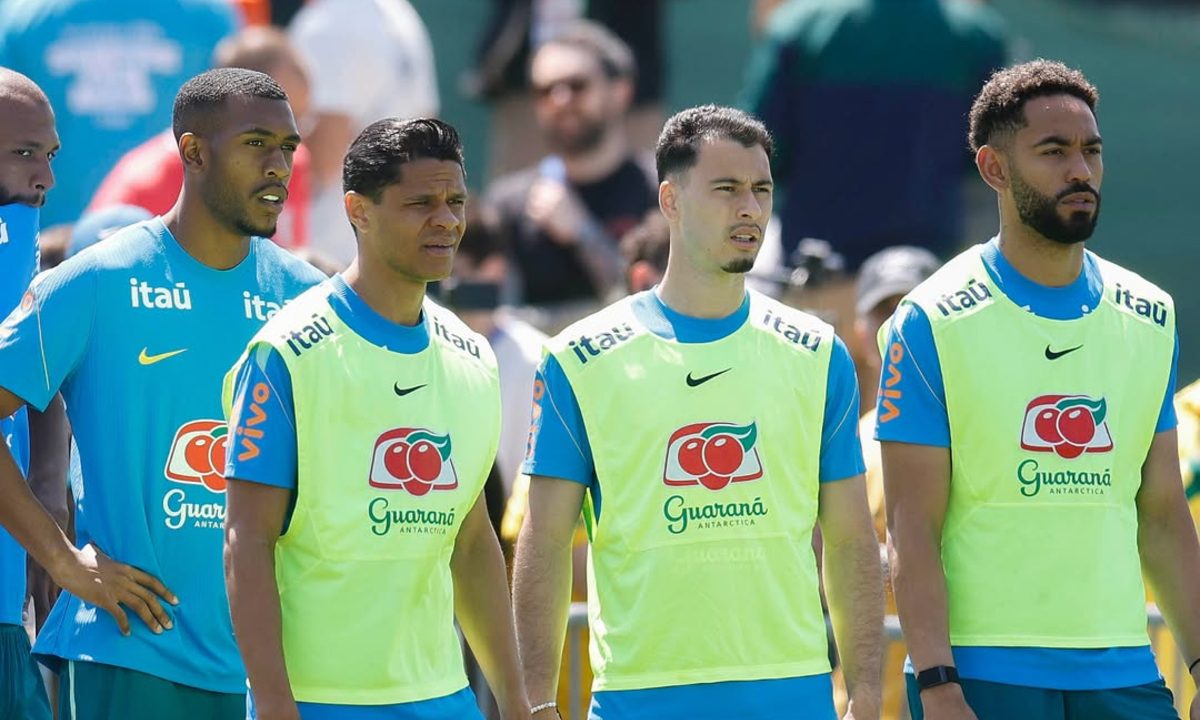 Foto de treino da seleção brasileira antes da estreia na Copa do Mundo