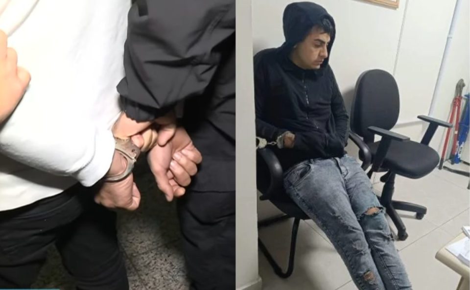 Suspeito de furtos que fugiu do 13º Distrito Policial aparece algemado durante apresentação voluntária à polícia em Curitiba.