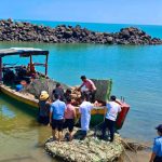 Foto da ilha onde o homem que caiu de penhasco foi resgatado