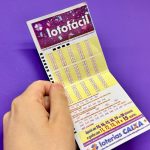 Volanta da Lotofácil 3705 com fundo roxo