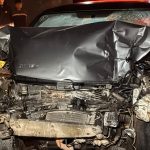 Foto mostra carro de motorista que morreu após batida contra traseira de caminhão completamente amassada na Rodovia dos Minérios