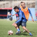 Atleta do Paraná Clube disputa bola durante treinamento realizado na Vila Capanema na véspera da final da Segundona Paranaense contra o Paranavaí.