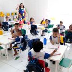 crianças em sala de aula. Imagem ilustrativa para matéria: Uma em cada dez crianças de 4 a 5 anos não vai à escola no Paraná