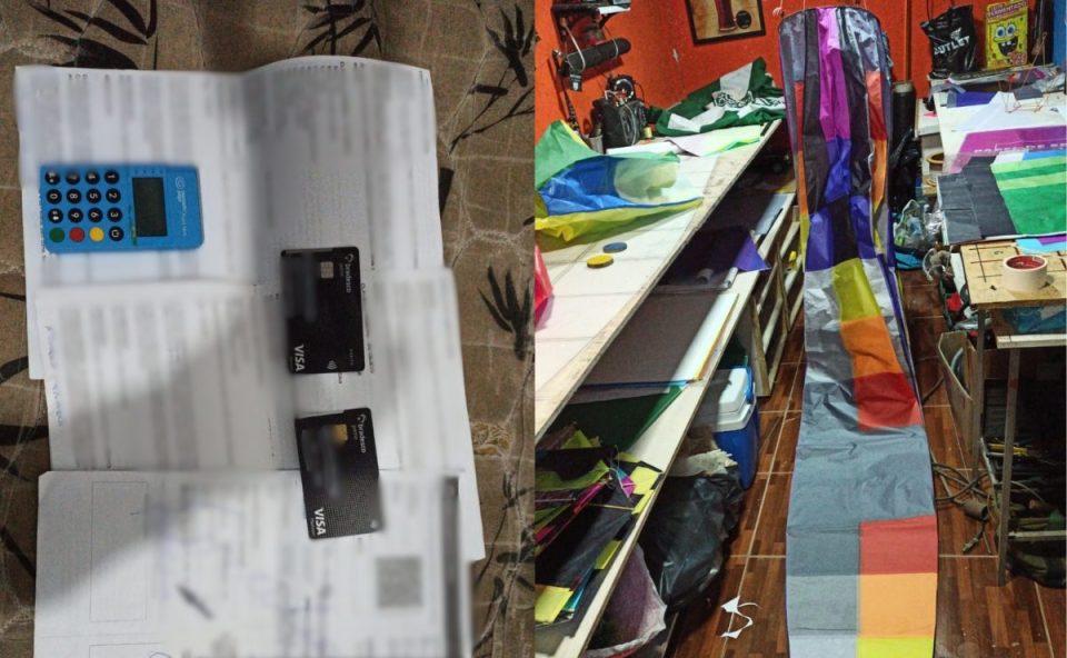 Documentos e cartões bancários apreendidos pela Polícia Civil ao lado de materiais usados na fabricação de balões durante operação em Curitiba.