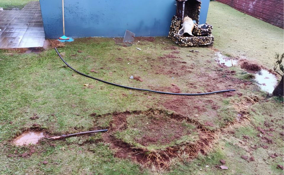 raio-em-cascavel-casa-destruida.jpg