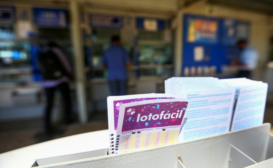 Foto de bilhete da Lotofácil 3707; veja o resultado
