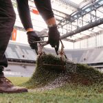 Retirada do gramado sintético da Arena do Athletico