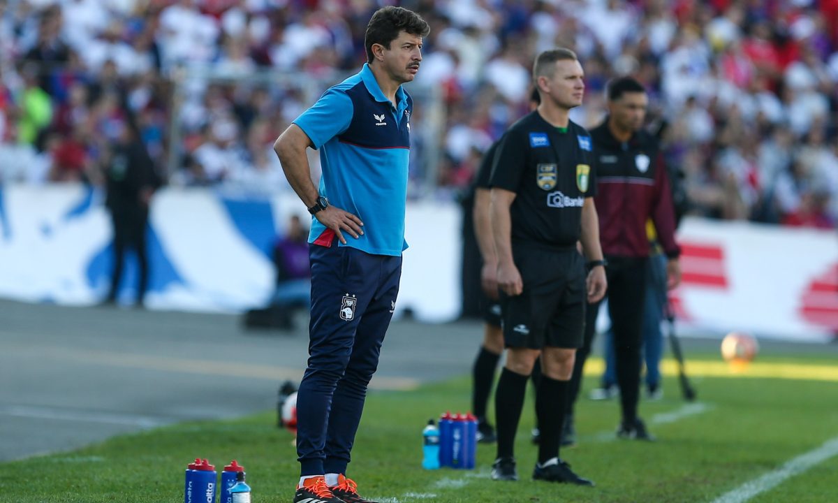Foto de Tcheco, técnico do Paraná Clube